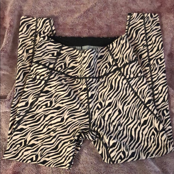 Victoria's Secret Pants - Victoria’s Secret Knockout 7/8 Legging